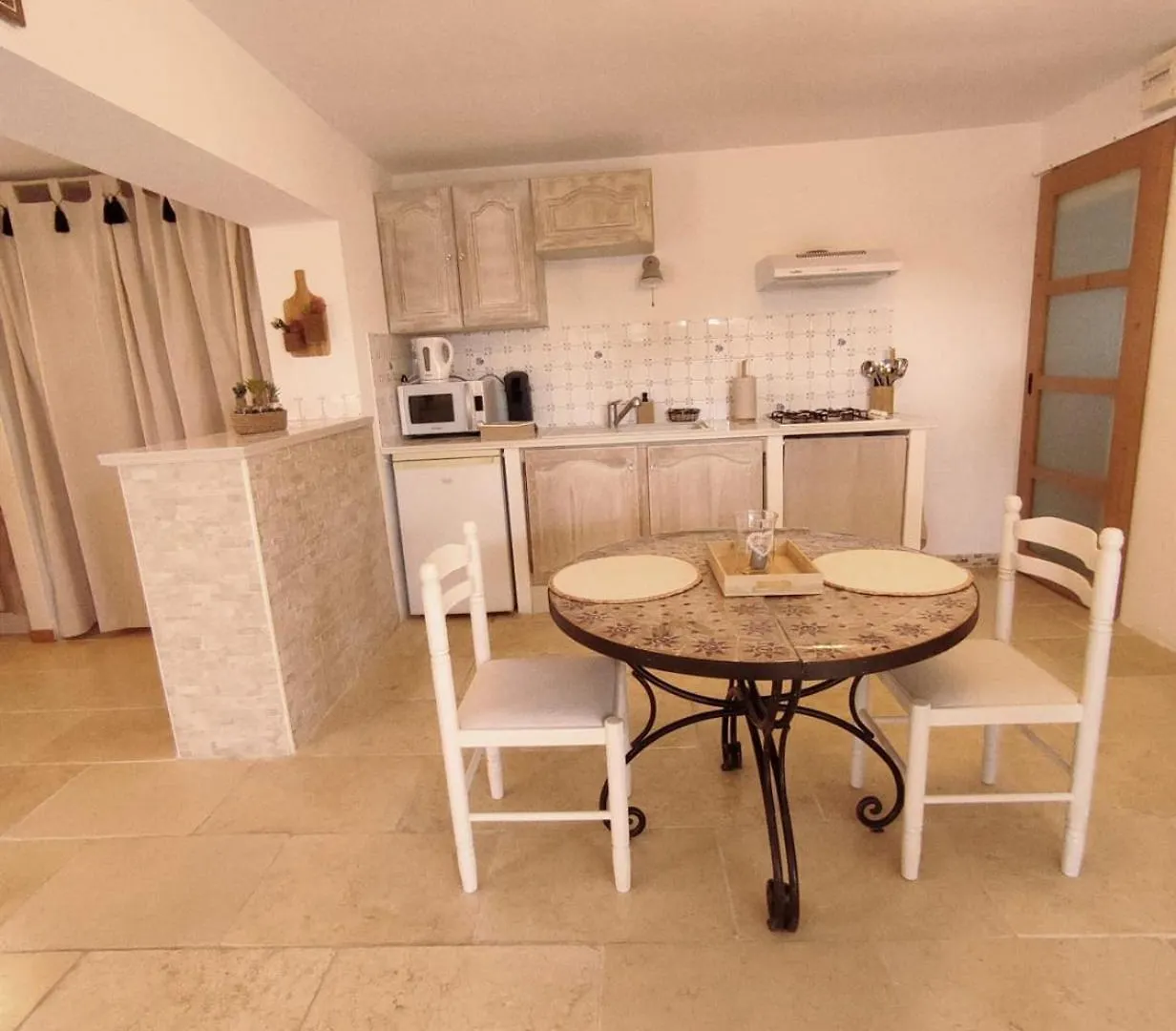 Holiday home Studio Alpilles Avec Parking Et Spa Privatif Tarascon