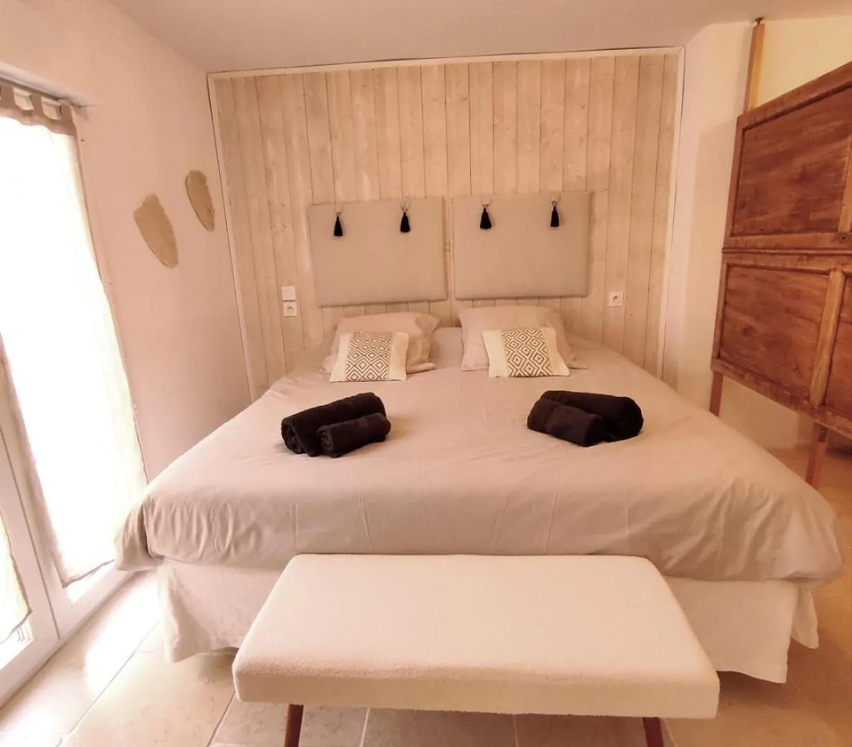Studio Alpilles Avec Parking Et Spa Privatif Tarascon 0*,  France