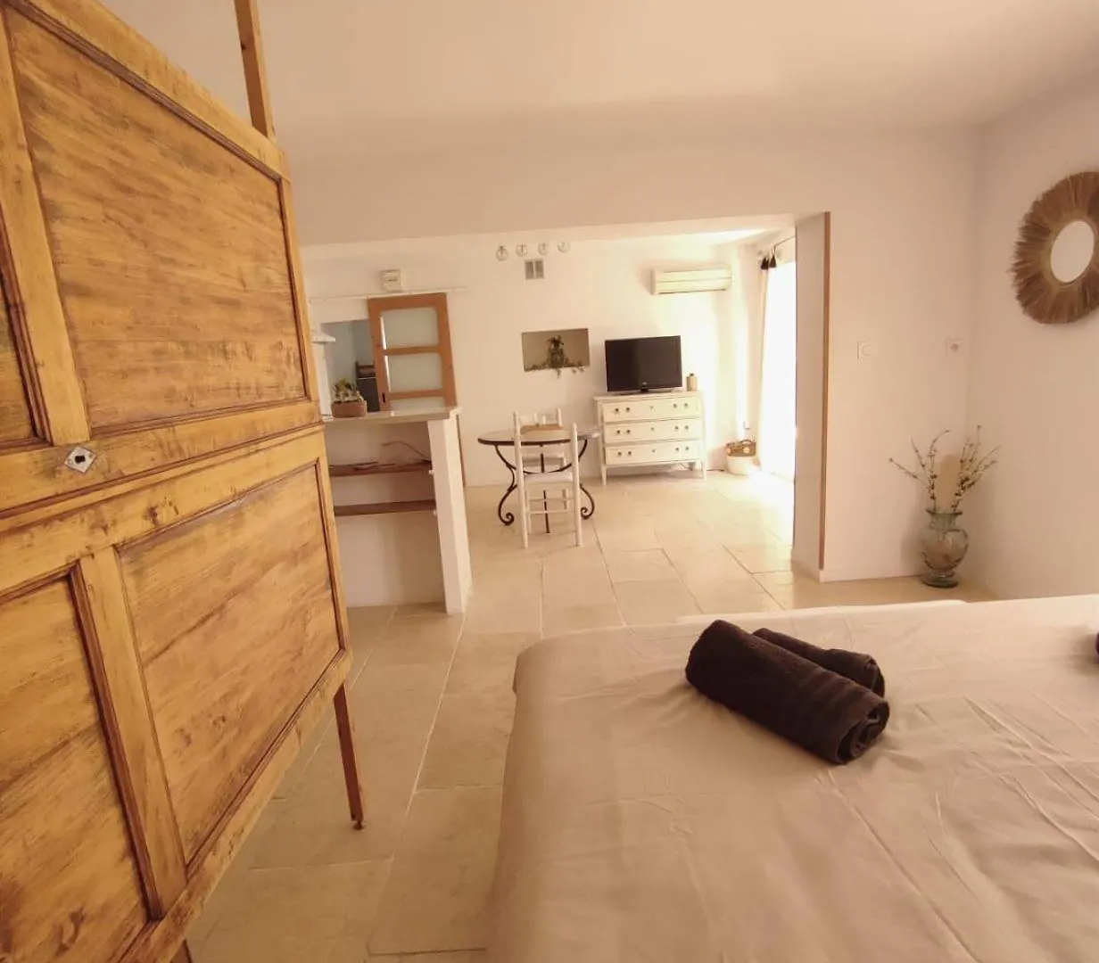 Holiday home Studio Alpilles Avec Parking Et Spa Privatif Tarascon