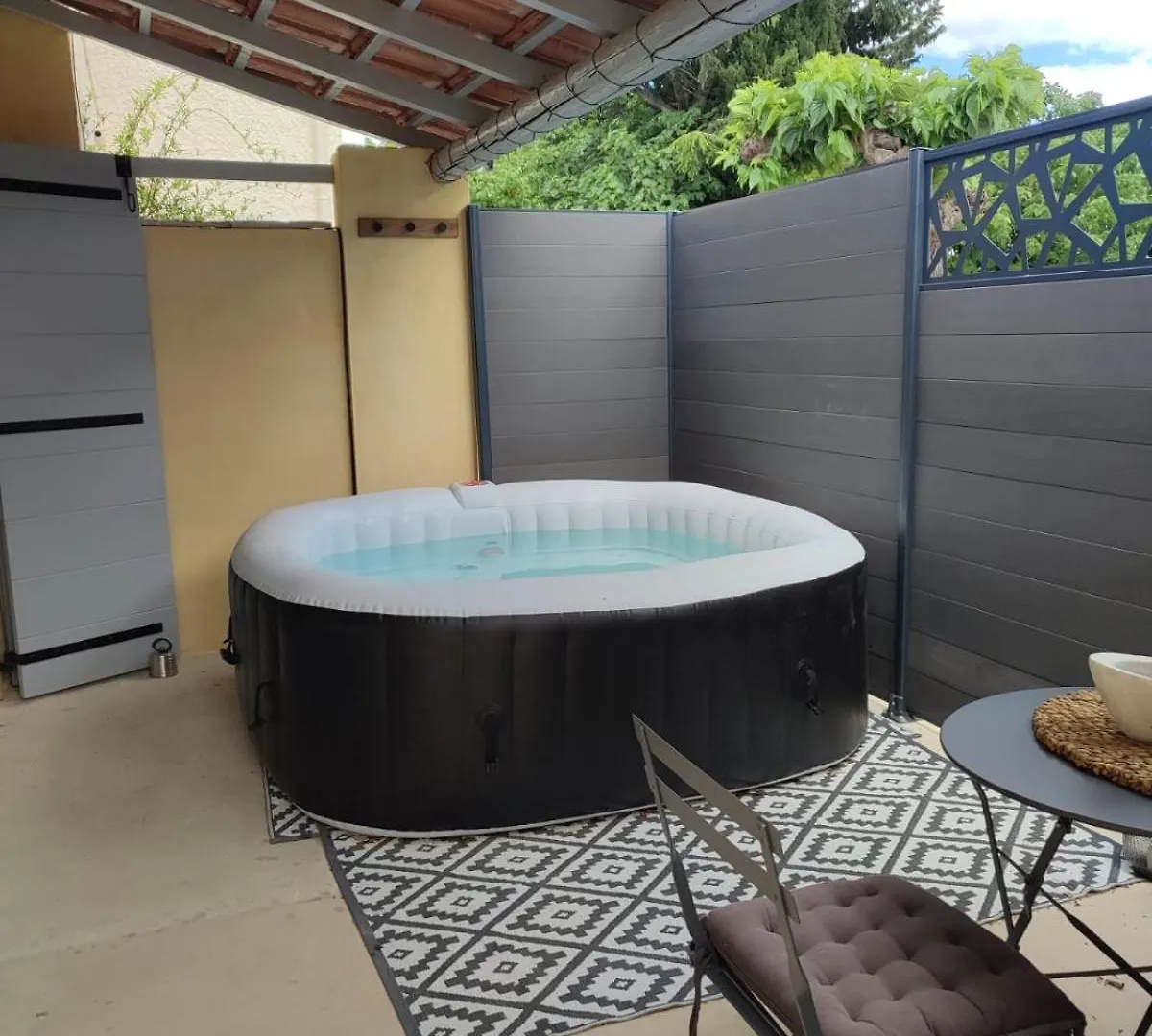 Studio Alpilles Avec Parking Et Spa Privatif Tarascon 0*,